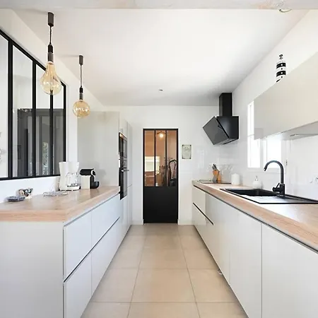 Coraly - Piscine Chauffee Et Jardin