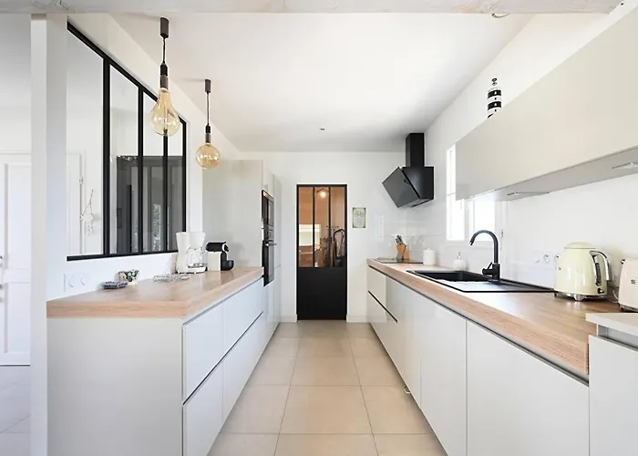 Coraly - Piscine Chauffée Et Jardin